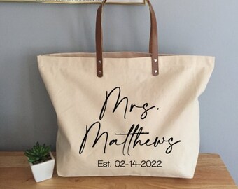 Mrs Last Name with Date Tote bag, Personalized Bride Bag, Wedding Date Tote Bag, Bridal Shower Gift, Gift For Bride, Bridal Gift, Honeymoon