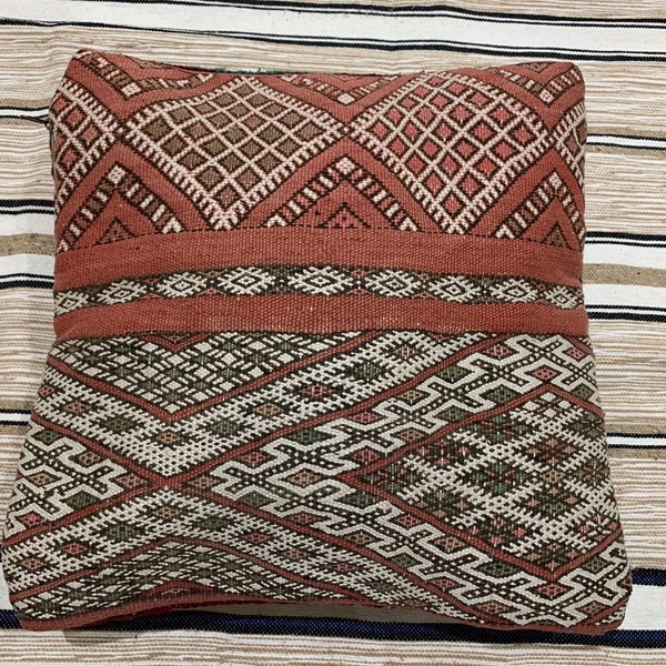 Original et vintage - Coussin berbère à base de tapis très ancien - Pouf