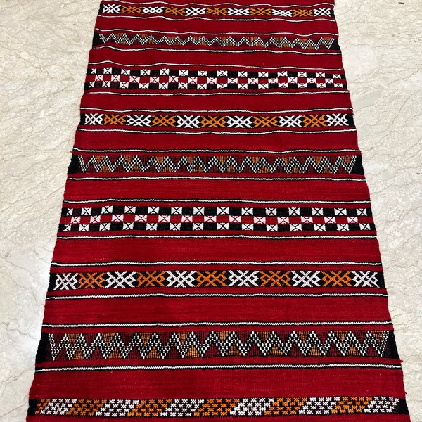 Tapis Kilim rouge berbère fait main 155cm x 92 cm