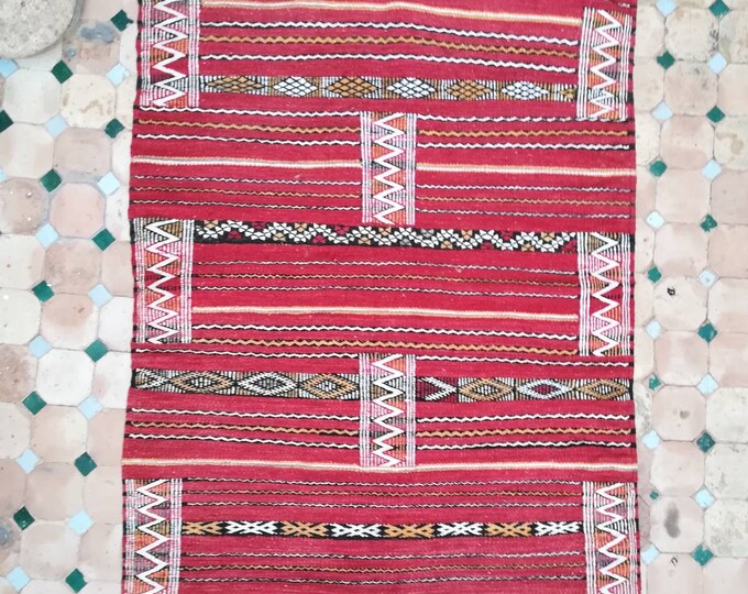 Grand Tapis Berbère Marocain Fait Main - Kilim Rouge Laine 155x69 Cm - Vintage
