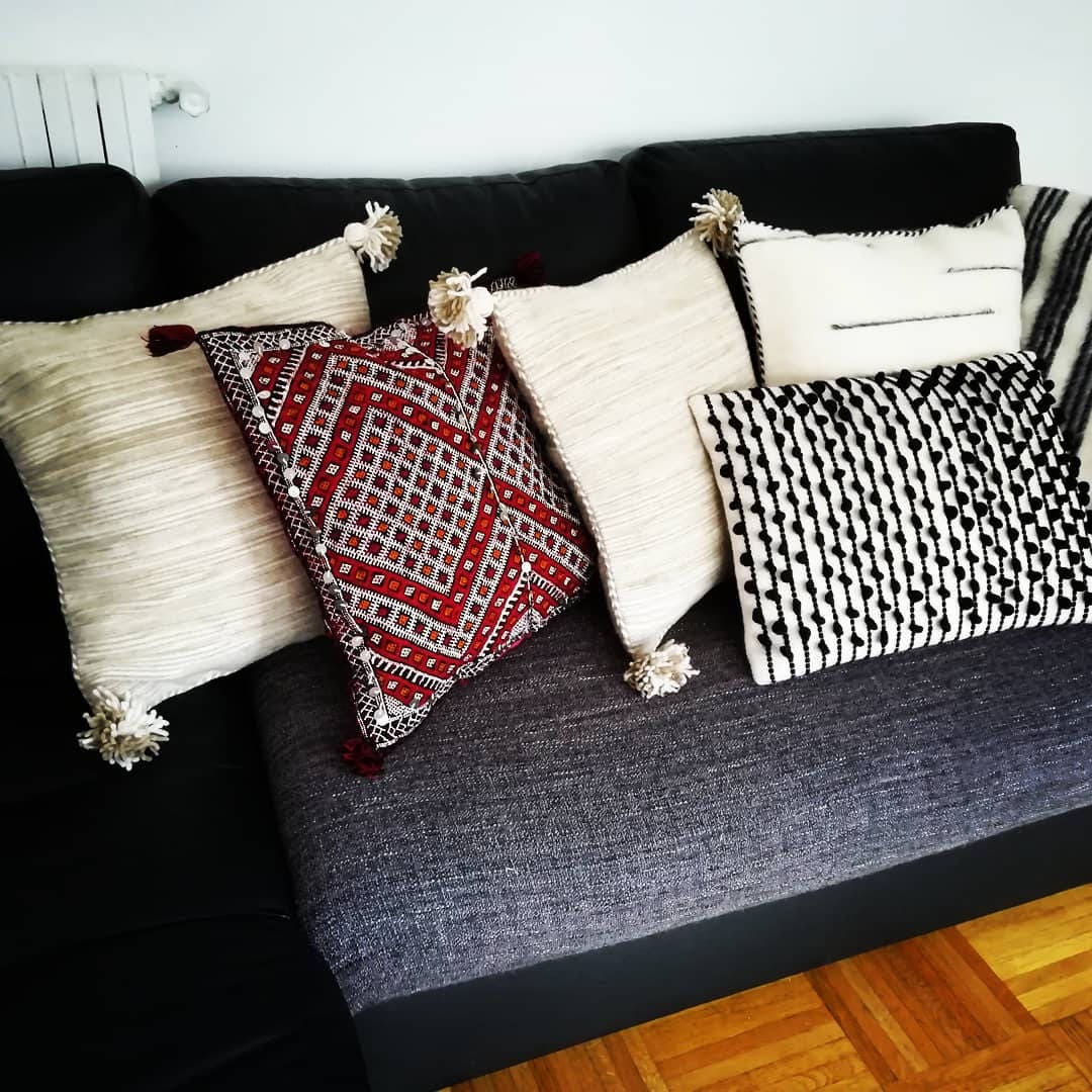 Livraison Offerte - Coussin en Pur Laine Tissé Main Décoration Raffinée et Très Belle Finition Berbe
