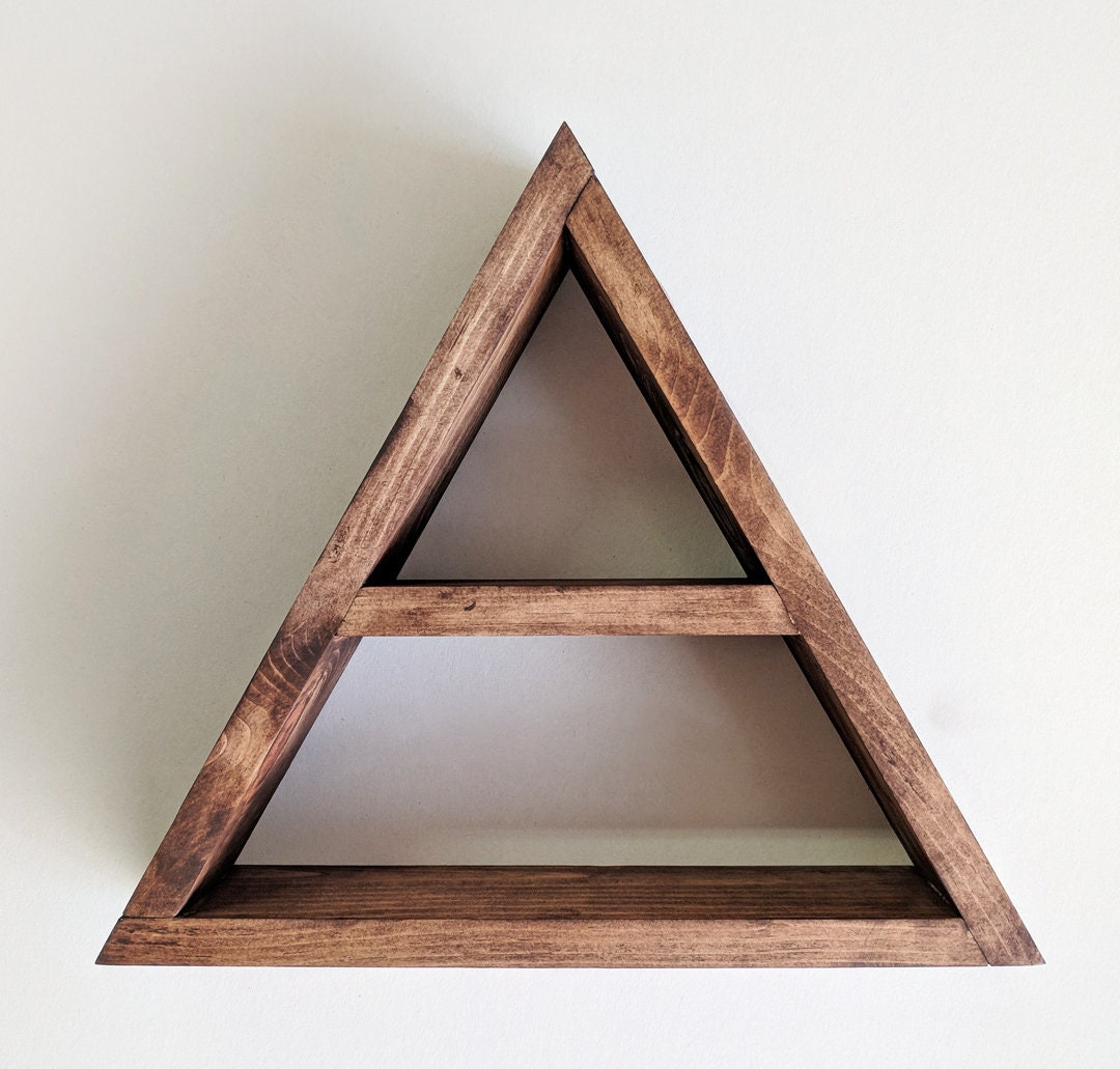 Деревянные треугольные бруски. Деревянный треугольник. Треугольные полки. Полка треугольная деревянная. Деревянные полки треугольные