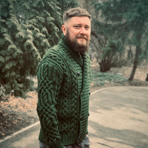 Pull cardigan irlandais tricoté à la main en laine mérinos de style Aran