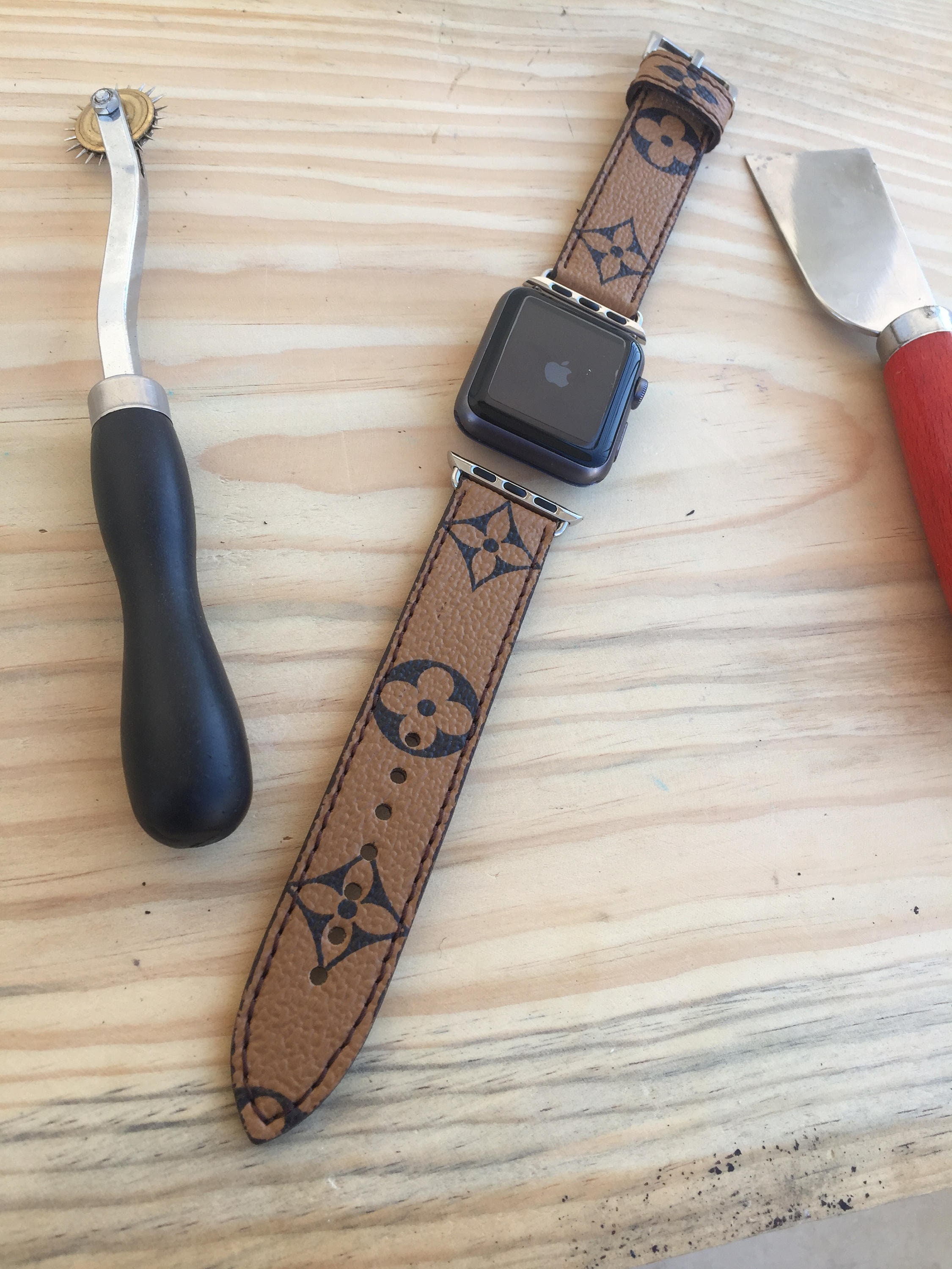 lv apple watch