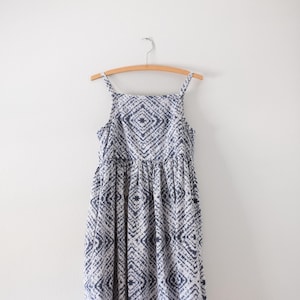 Handmade Batik Boho Kleid: Sommerkleid aus Upcycling Baumwolle mit Taschen