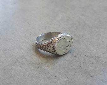 Lillfingerring i oxiderat sterlingsilver: Texturerat band