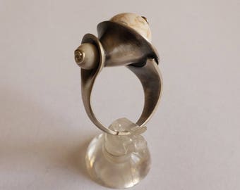 Oxiderad sterlingsilver-howlitring: Handgjorda ädelstenssmycken