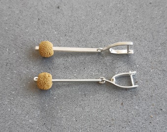 Handgjorda örhängen i sterlingsilver med gula lavasten