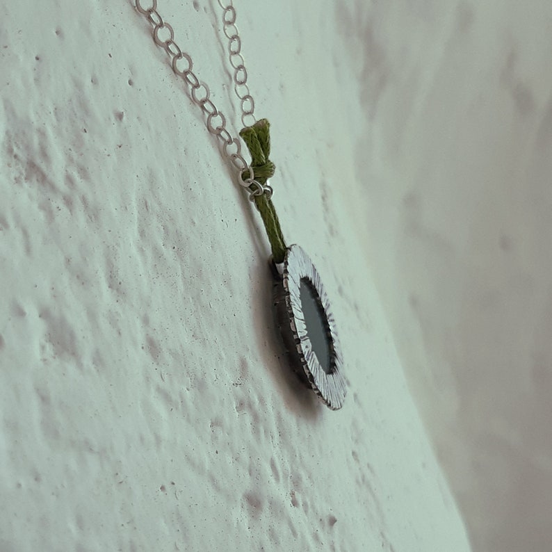 Aventurin ädelsten infattad i ett handgjort hänge i sterlingsilver, blommigt silverhalsband bild 3