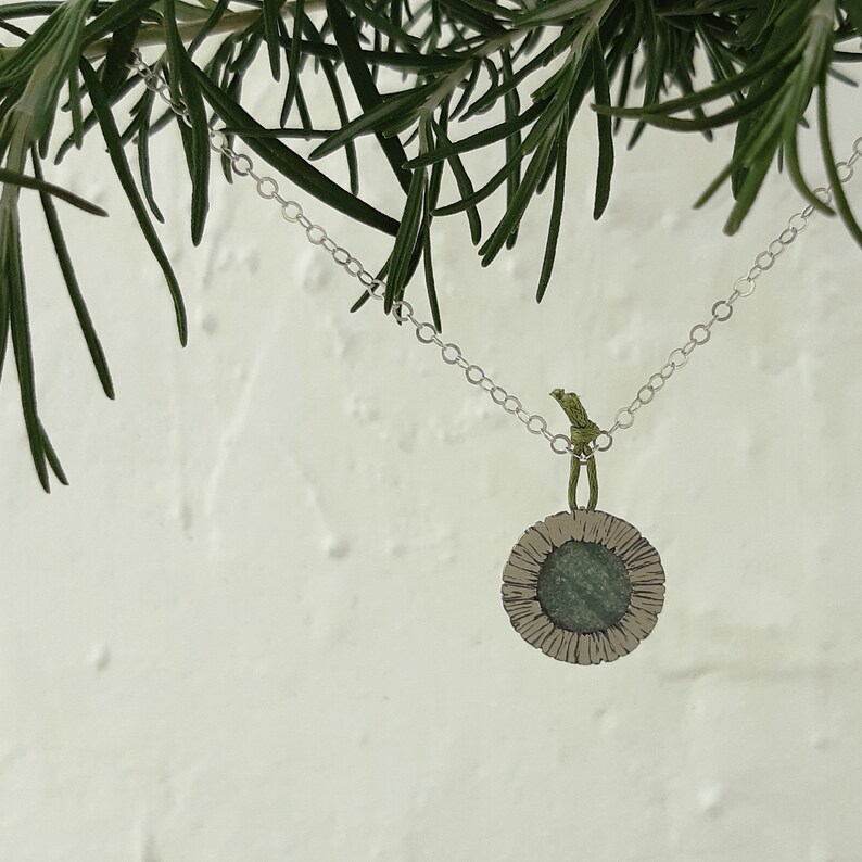 Aventurin ädelsten infattad i ett handgjort hänge i sterlingsilver, blommigt silverhalsband bild 7