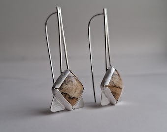 Moth örhängen — sterlingsilver och bildjaspis