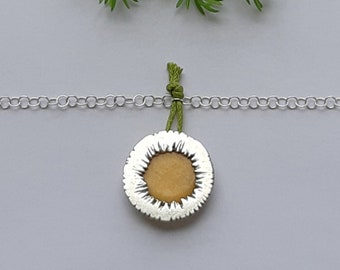 Blommigt halsband, gult jade silverhänge