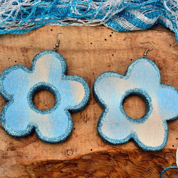 Balsa bois boucles d’oreilles «fleur bleue».