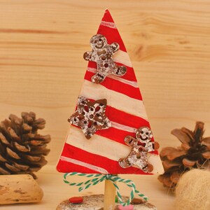 Alberelli di Natale decorativi in legno. immagine 7