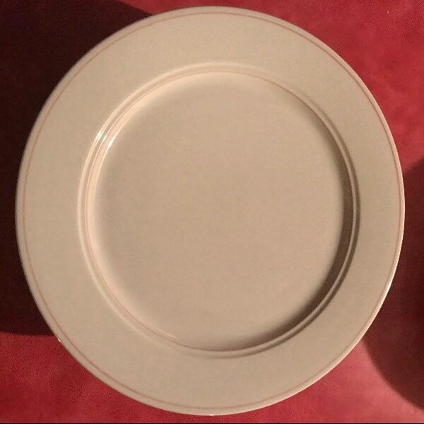 Homer Laughlin Lot of 8 Plates 10” Cream with Light Blush Thin Stripe Detail