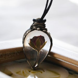 Delicate Drop Flower Necklace, Terrarium pendant, Terrarium necklaces, Suncather, Herbarium necklace, Tiny flower, Tiny plant