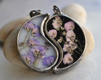 Mother daughter necklace, Friendship necklace, Yin Yang pendants, 2 Sisters necklaces, Set of 2, Love necklaces, Real flower necklaces, Boho
