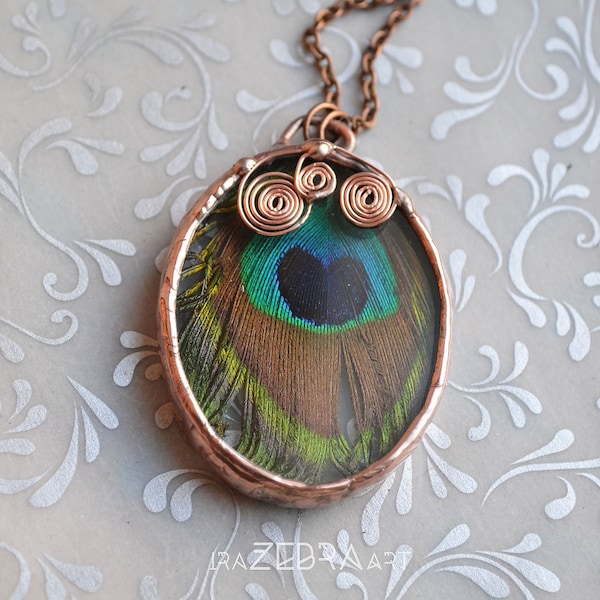 Collier de plume de paon, pendentif de plume de paon, collier de paon, collier de cuivre, collier de plume, terratium de Boho