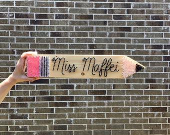 Letrero de lápiz personalizado para profesor, arte con cuerdas personalizado, decoración para el aula