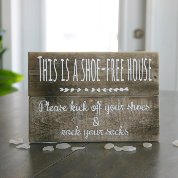 Please remove your shoes sign, shoe-free house sign, no shoes allowed sign