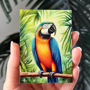 ACEO Originale Ara Miniatura Pittura / Uccello Tropicale ACEO Arte / 2,5x3,5 pollici Tempera all'Uovo su Pannello / Colorato Pappagallo Opera d'Arte per Collezionisti