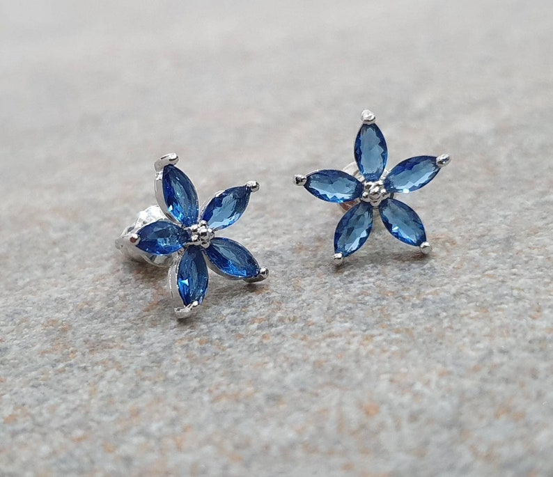 Blue Flower earrings. Large 10mm 925 silver plated stud | Etsy