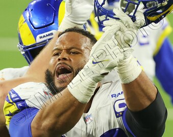 Aaron Donald Ring Finger Super Bowl Los Angeles Rams Champions 8X10 Photo