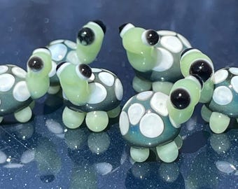 Handmade Glass Turtle Pearls – Mini Lampwork Animal – Tiny Glass Figurine Set – Collectible Micro Art – Aquarium Decor Gift green