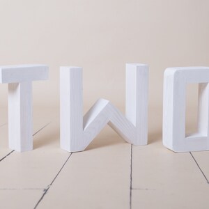 Letrero con dos accesorios de fotografía, decoración para fiesta infantil, decoración de madera para el primer cumpleaños, letras 3D para sesión de fotos de cumpleaños de bebé, colores para pastel Smash