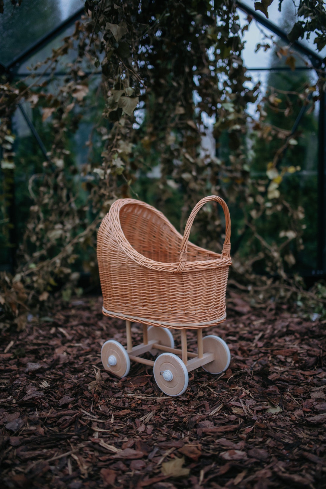 Lilu wicker top dolls pram