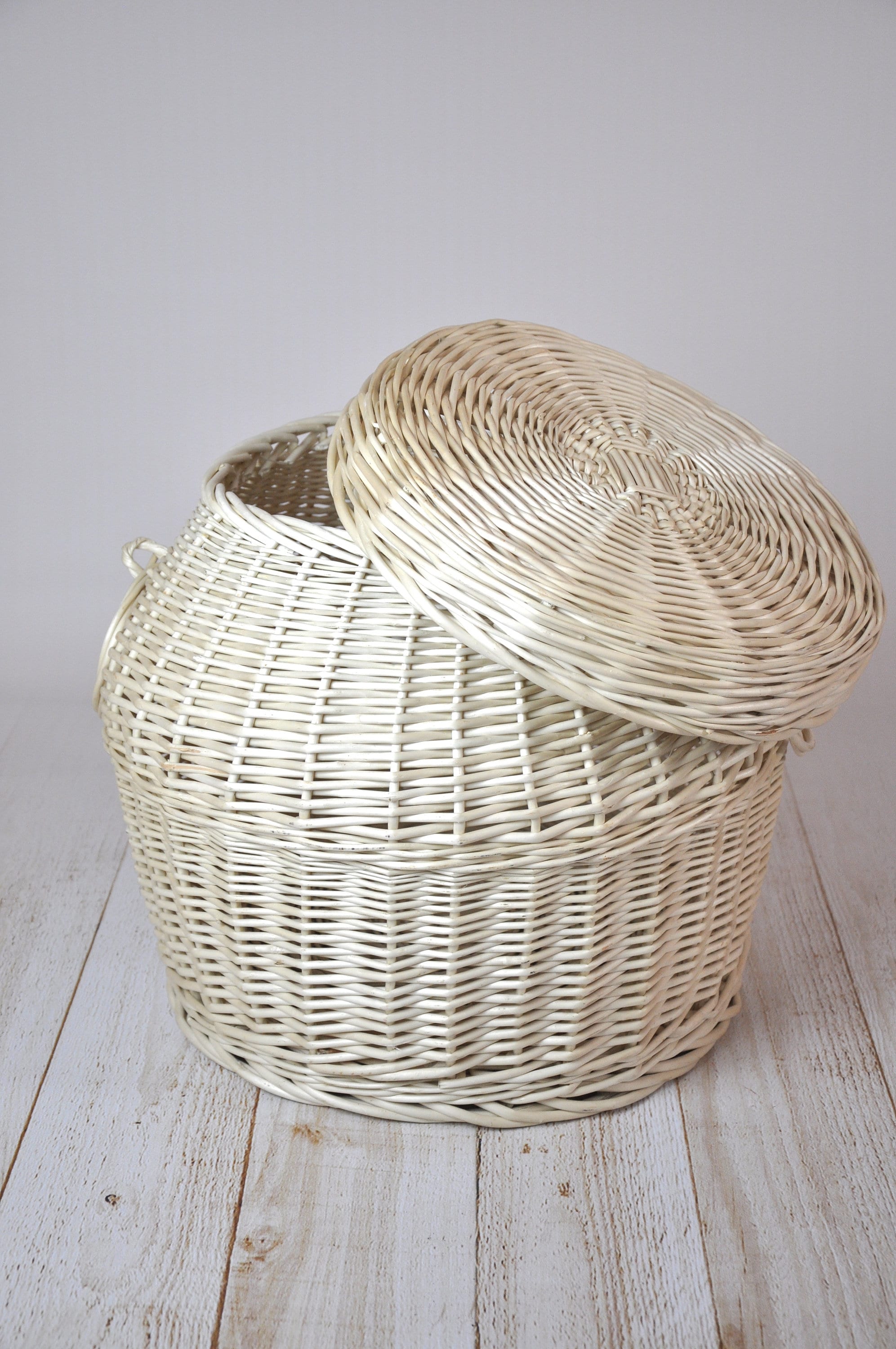 Wicker Basket Willow Toy Box With Lid Round Bin Storage Etsy UK