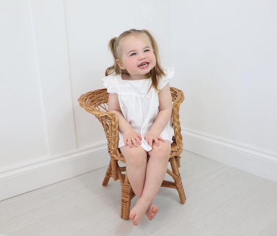 Baby photography chair discount