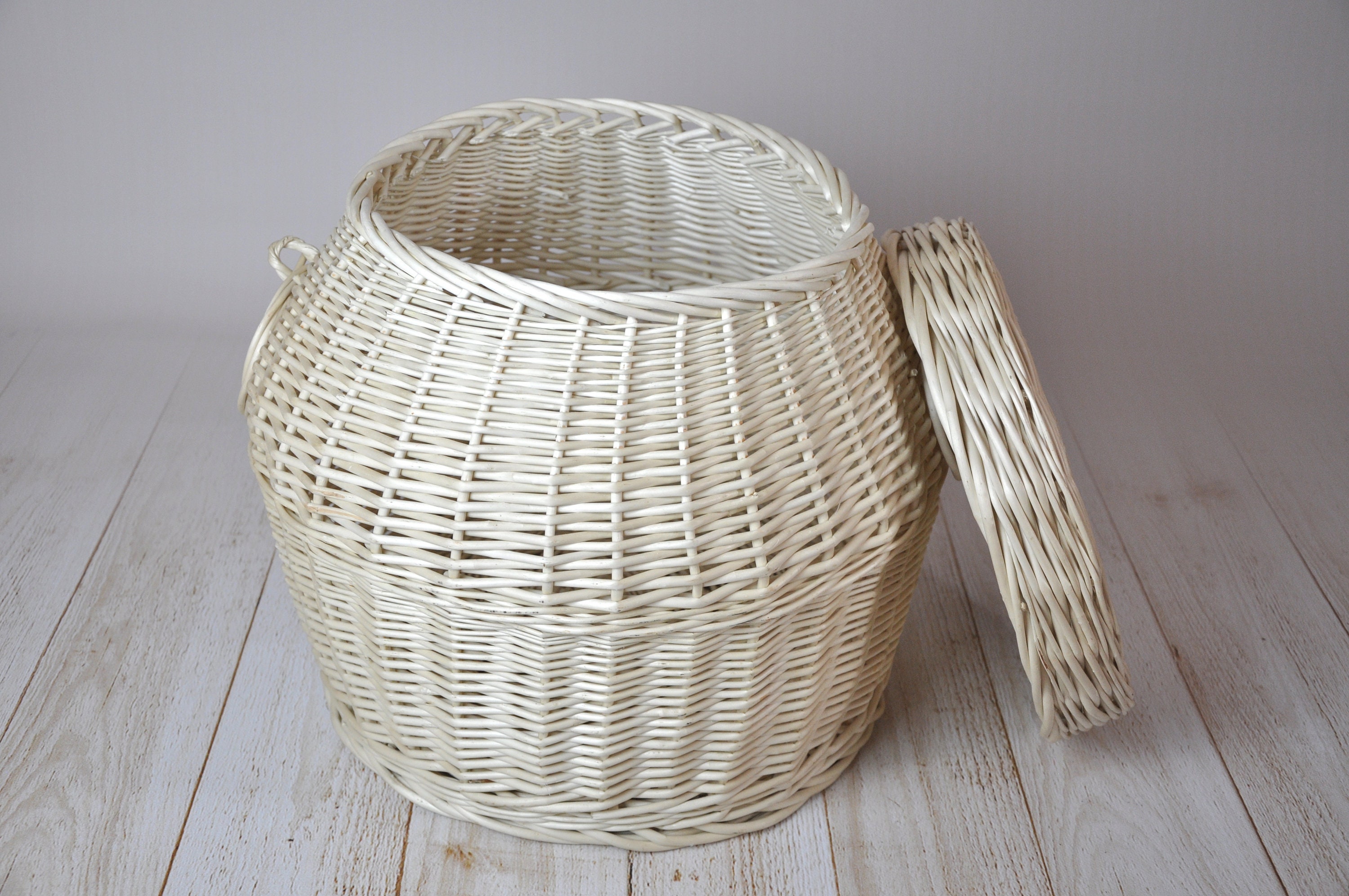 Wicker Basket Willow Toy Box With Lid Round Bin Storage Etsy UK