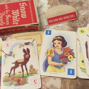 Carte da gioco Pepys di Biancaneve e i sette nani 1937 personaggi vintage del film Disney - colori vivaci, discrete condizioni per l'età