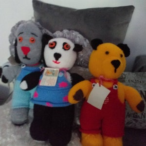 Sooty, Sweep & Soo toys Vintage knitted toys Sooty and Sweep and Soo bunting all having fun Sooty and Sweep unused 1970s vintage fabric xx bild 2