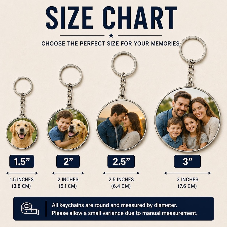 K&ouml;nnte beinhalten: Eine Gr&ouml;&szlig;entabelle f&uuml;r runde Fotoschl&uuml;sselanh&auml;nger mit vier Durchmessern: 3,8 cm (1,5 Zoll), 5,1 cm (2 Zoll), 6,4 cm (2,5 Zoll) und 7,6 cm (3 Zoll). Jeder Schl&uuml;sselanh&auml;nger besteht aus einem Metallring und einer Kette.