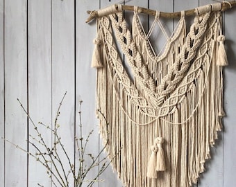 Macrame wall hanging small, Weaving wall hanging, Woven wall hanging, Boho wall hanging, Bedroom decor, Macrame on driftwood, Woven hangers