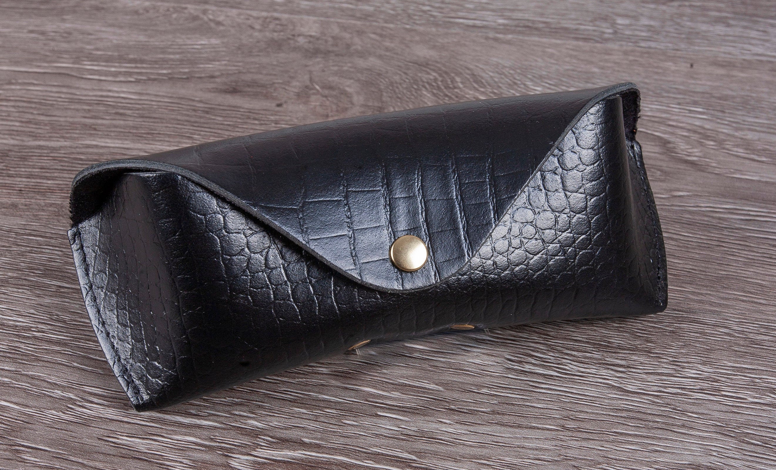 Croc Print Leather Sunglasses Case: Rigid Glasses Pouch  display picture 1