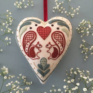 Crewel kit Hearts And Squirrels, Crewel Embroidery Kit Hearts And Squirrels, Crewelwork Embroidery Kit Hearts And Squirrels