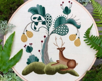 Deer Crewel Embroidery Kit: The Royal Park, Advanced Level