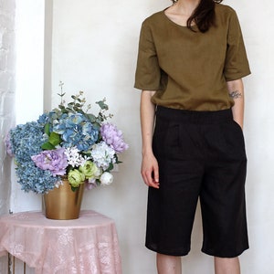 Black linen shorts with pockets. Elastic waist women linen shorts. Stretch casual shorts plus size for summer - 20+ colors