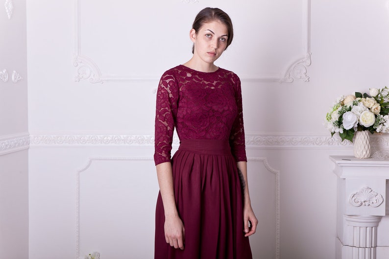 Short burgundy dress with sleeves. Bridesmaid lace dress knee length. Burgundy cocktail dress. Western wedding image 3