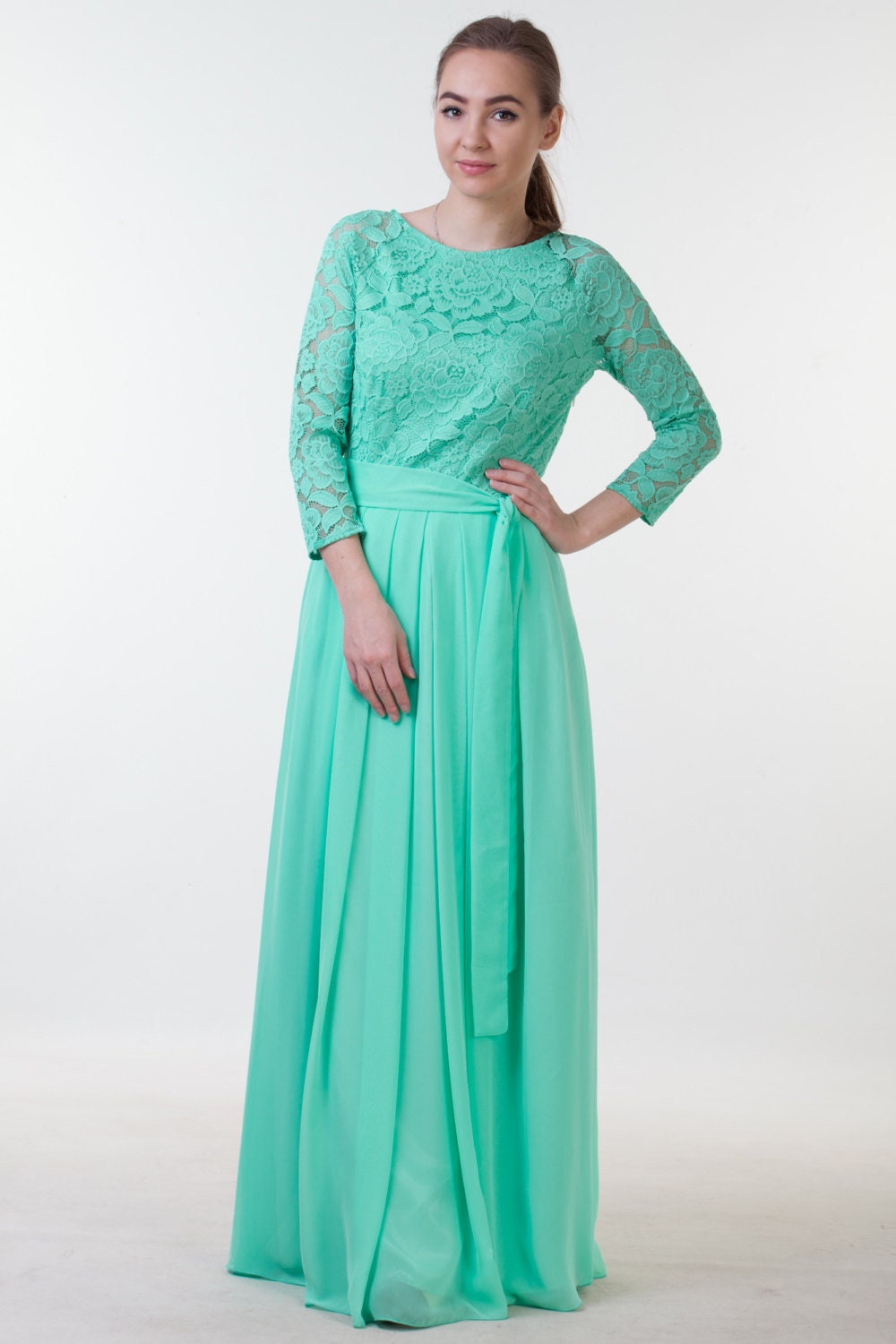 Vestido de dama de honor verde menta. Vestido largo de encaje - Etsy España Vestido de dama de honor verde menta. Vestido largo de encaje - Etsy España