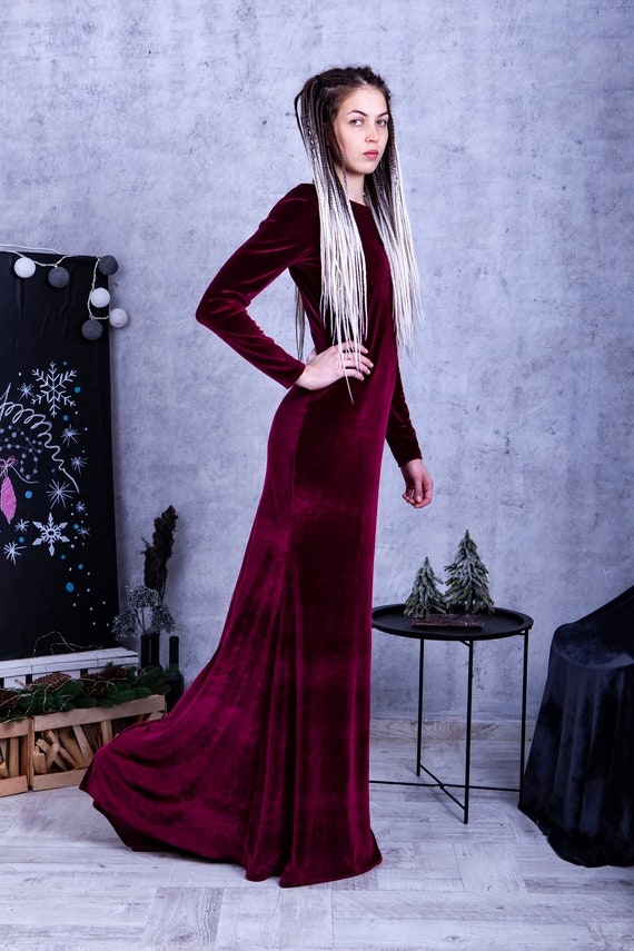 Maroon Velvet Dress with Dupatta and Belt – Shopzters