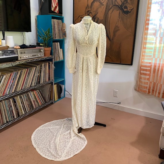 Late 1930s early 1940s lace wedding dress - Gem
