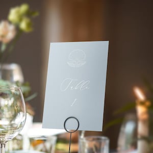 Numéros de table de mariage bleu côtier | Faire-part de mariage imprimable pour mariage sur la plage | Modèle de numéro de table de réception modifiable | CALI01