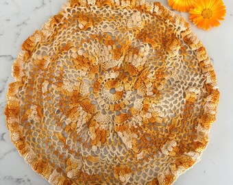Vintage Deckchen orange Pfirsich und Creme, Frisiertisch Set, Set, Tischset.