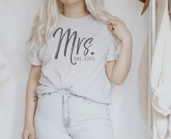 Bride To Be 2020 Getting Married Fiance Gift T-Shirt Bride To Be 2020 Getting Married Fiance Gift T-Shirt