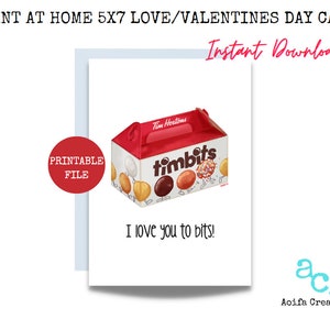 Puede incluir: Una tarjeta imprimible de San Valentín con una caja de Timbits de Tim Hortons. La tarjeta dice "I love you to bits!". La tarjeta también incluye el texto "Print at Home 5x7 Love/Valentines Day Card" y "Instant Download".