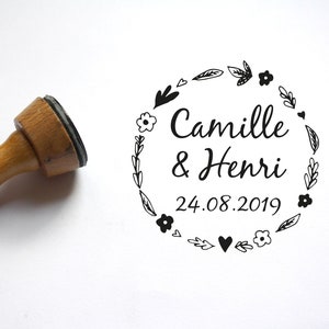 Tampon mariage personnlisable style champêtre, floral, pour la personnalisation d'enveloppes, faire-parts, motif couronne de fleurs
